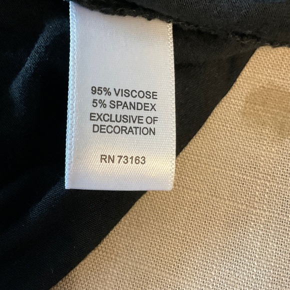 Chic Black Blouse with Gold Detailing - Picture 6 of 7